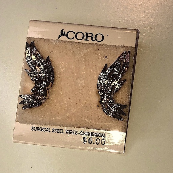 Vtg Coro Gold Tone Flower Floral Leaf Stud Earrings Surgical Sterling Post 1.2” - Picture 1 of 3